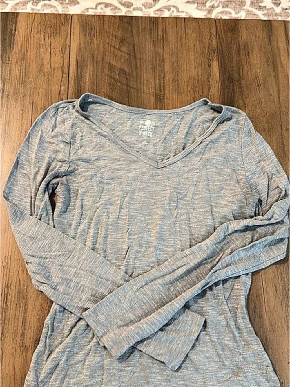 SO Perfect V-Neck Long Sleeve Tee Gray